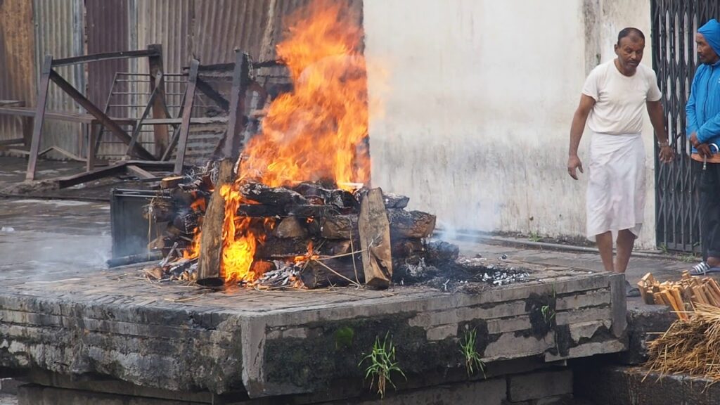 Step-by-Step Process of Wooden Cremation in Hindu Funeral Traditions