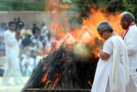 Choosing the Right Cremation Option for Families in Lucknow